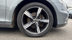 Volvo V40 T2 [122] R DESIGN Edition 5dr Petrol Hatchback